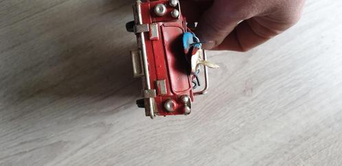 metalen Amerikaanse auto met surfplank nieuw, Huis en Inrichting, Woonaccessoires | Overige, Nieuw, Ophalen of Verzenden