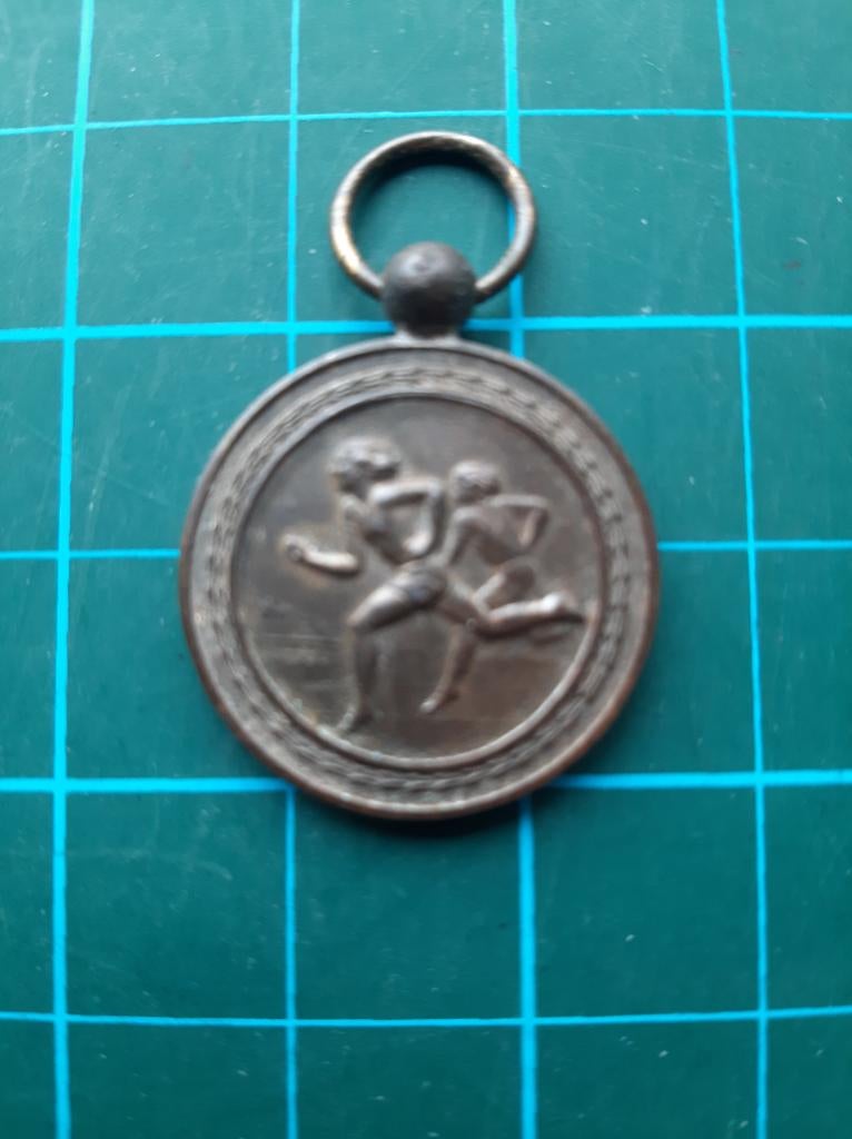 medaille met draag-oog, afb. hardlopers 1963, Ophalen of Verzenden, Overige materialen, Nederland