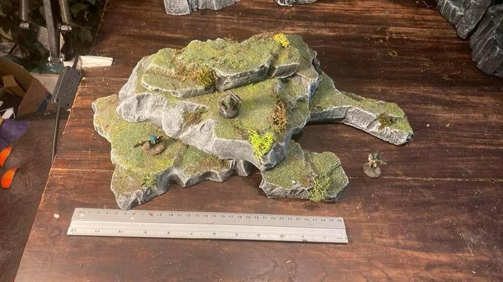 Wargaming battle hills dnd scenery rotsen terrein, Hobby en Vrije tijd, Modelbouw | Figuren en Diorama's, 1:35 tot 1:50, Ophalen of Verzenden