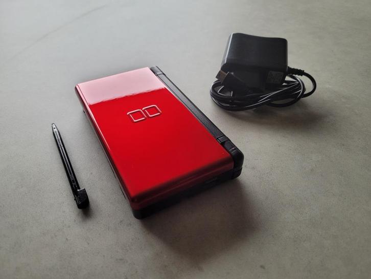 Ds Lite met Spellen, Spelcomputers en Games, Spelcomputers | Nintendo DS, Gebruikt, DS Lite, Zwart, Met games, Ophalen