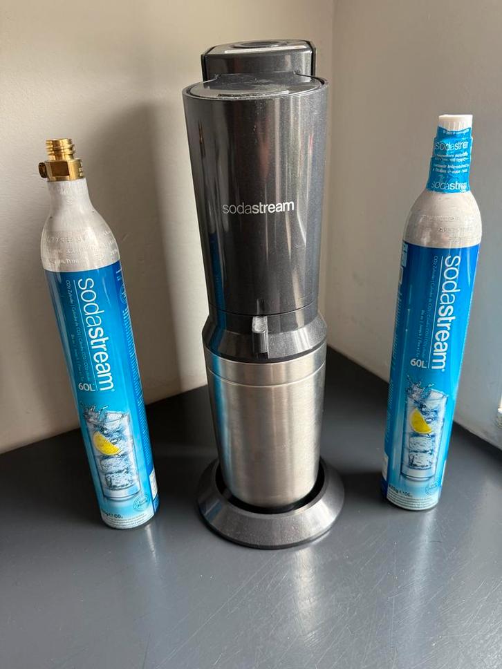 SodaStream Apparaat + 3 CO2 Cilinders, Witgoed en Apparatuur, Bruiswatermachines, Zo goed als nieuw, Ophalen of Verzenden