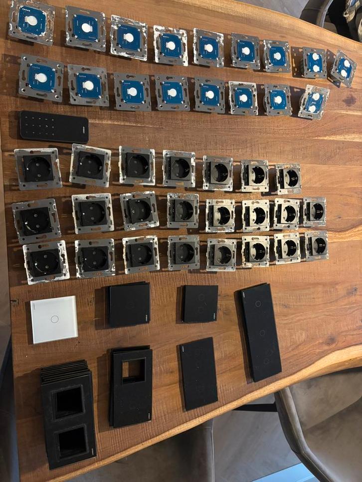 Partij Livolo Schakelmateriaal, Doe-het-zelf en Verbouw, Elektra en Kabels, Gebruikt, Overige typen, Ophalen of Verzenden