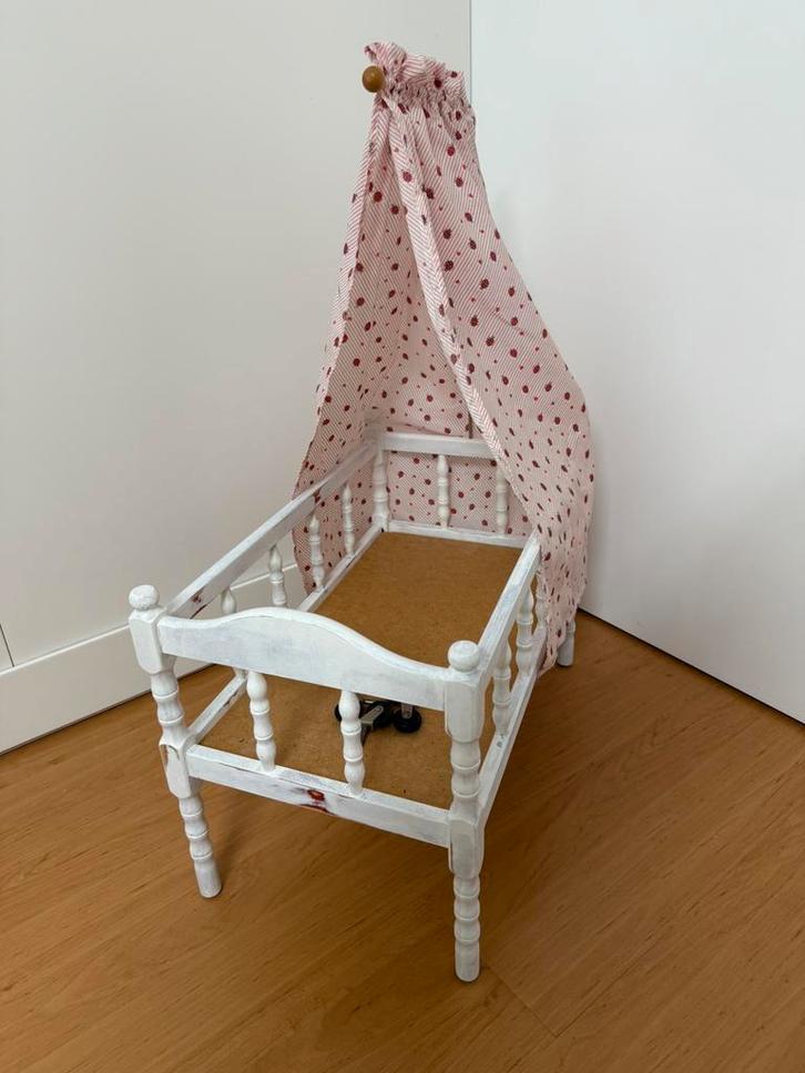 GRATIS AFHALEN!! Poppenwieg met hemeltje en wieltjes, Kinderen en Baby's, Speelgoed | Poppen, Gebruikt, Overige typen, Ophalen