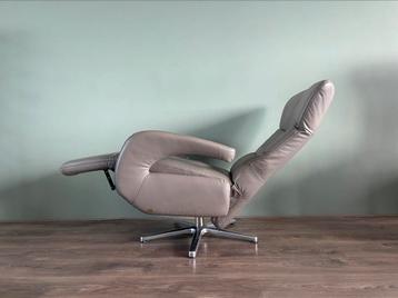 Nette grijze leren relax fauteuil / relaxstoel op stervoet beschikbaar voor biedingen