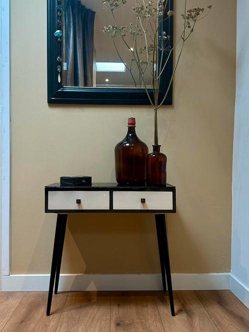Vintage side table zwart/wit, Huis en Inrichting, Tafels | Sidetables, Zo goed als nieuw, 25 tot 50 cm, 50 tot 100 cm, Rechthoekig