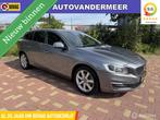 Volvo V60 1.5 T3 Kinetic / Navigatie / Half leder / Etc.., Auto's, Volvo, Euro 6, 4 cilinders, 152 pk, Zilver of Grijs
