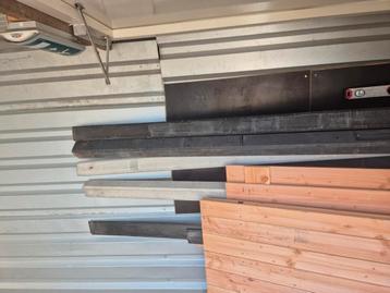 Schutting palen beton palen    beschikbaar voor biedingen
