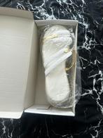 Dames sandalen wit met gouden details – maat 39, Ophalen, Zo goed als nieuw, Wit, Sandalen of Muiltjes