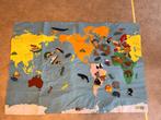 Wereldkaart van stof, groot met geborduurde figuurtjes, Ophalen of Verzenden, Zo goed als nieuw, Puzzelen