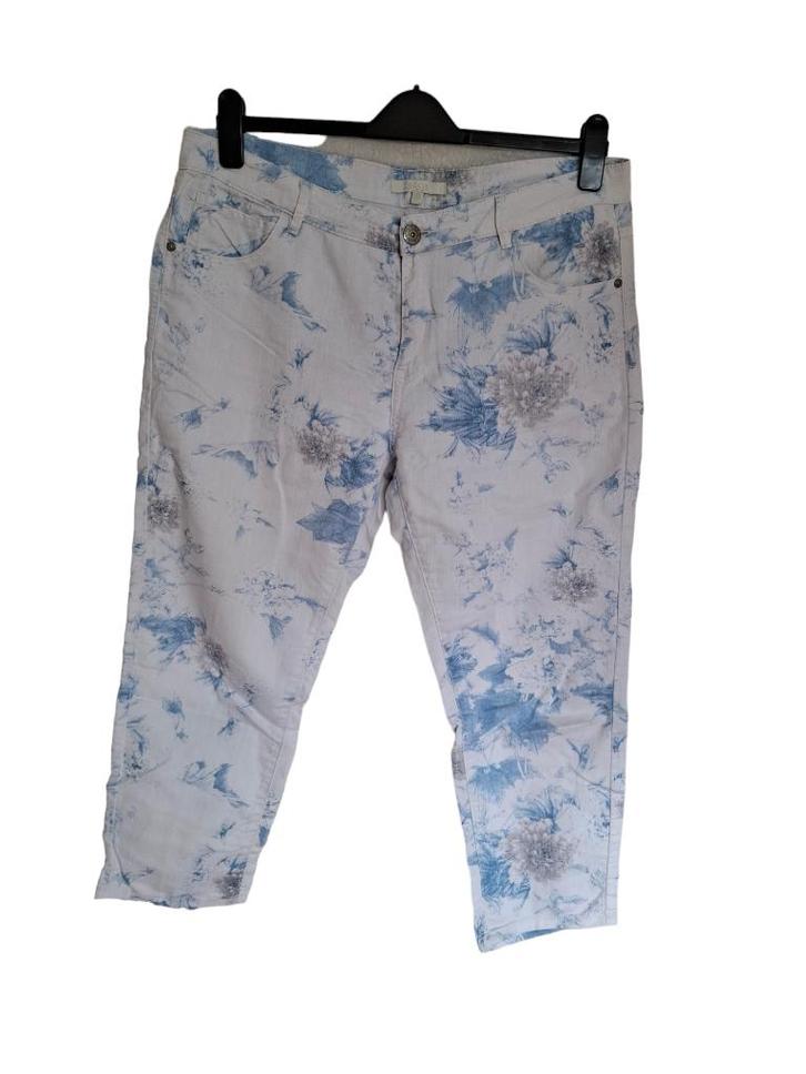 Mooie wit-blauwe SO SOIRE stretch broek met bloemen maat 33., Kleding | Dames, Broeken en Pantalons, Zo goed als nieuw, Maat 42/44 (L)
