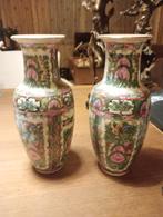 Twee Chinese porseleinen vaasjes, Antiek en Kunst, Ophalen of Verzenden