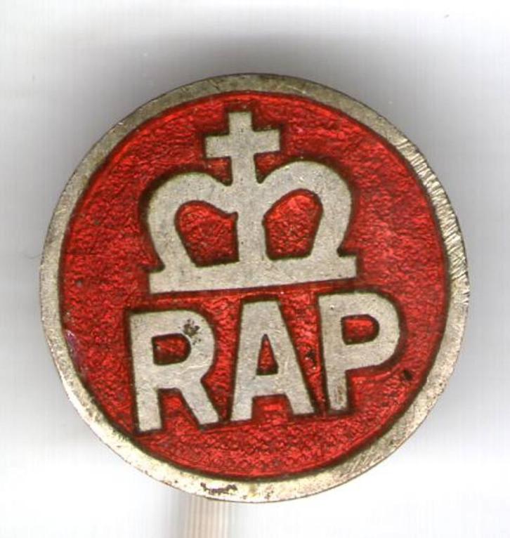 RAP rood email op zilverkleurig bromfietsen speldje ( G_174), Verzamelen, Speldjes, Pins en Buttons, Zo goed als nieuw, Speldje of Pin