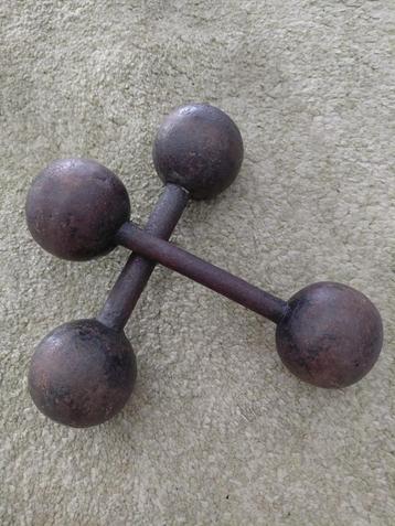 Antieke gietijzeren halters - dumbbells - handgewichten beschikbaar voor biedingen