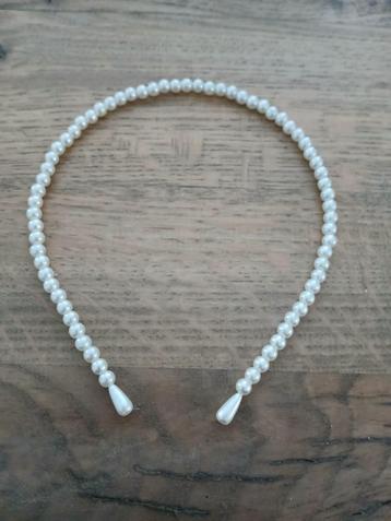 diadeem parelkraaltjes beschikbaar voor biedingen