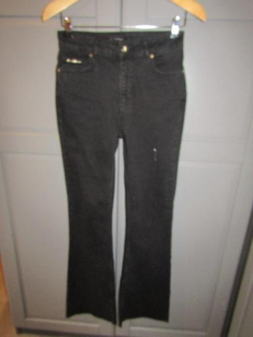 G511 Nikkie W26-27 zwart jeans high rise wijde pijpen flare, Kleding | Dames, Spijkerbroeken en Jeans, Zo goed als nieuw, W27 (confectie 34) of kleiner