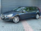 Volvo V60 1.6 T3 Kinetic Trekhaak | Navi | Pdc | Cruise | Cl, Voorwielaandrijving, Stof, Zwart, 4 cilinders