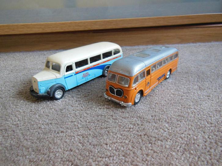 2 x OUDE Busjes 1:64 merk onbekend, Hobby en Vrije tijd, Modelauto's | Overige schalen, Gebruikt, Auto, Ophalen of Verzenden