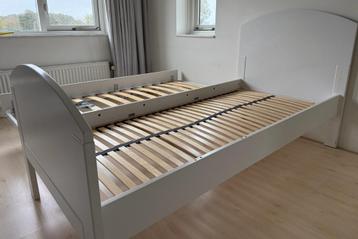Bed met onderschuifbed 200x90cm beschikbaar voor biedingen