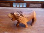 Handgesneden houten leeuw, Antiek en Kunst, Kunst | Beelden en Houtsnijwerken, Ophalen of Verzenden