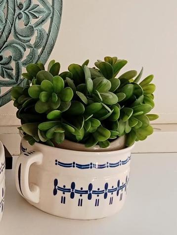Brocante porseleinen toiletpot. Gemerkt met groene stempel E beschikbaar voor biedingen
