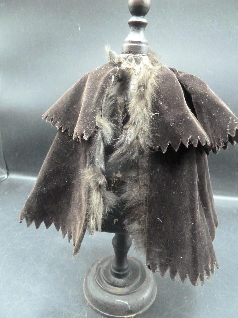 Antieke handgemaakte poppencape fluweel, Ophalen of Verzenden, Gebruikt, Kleertjes