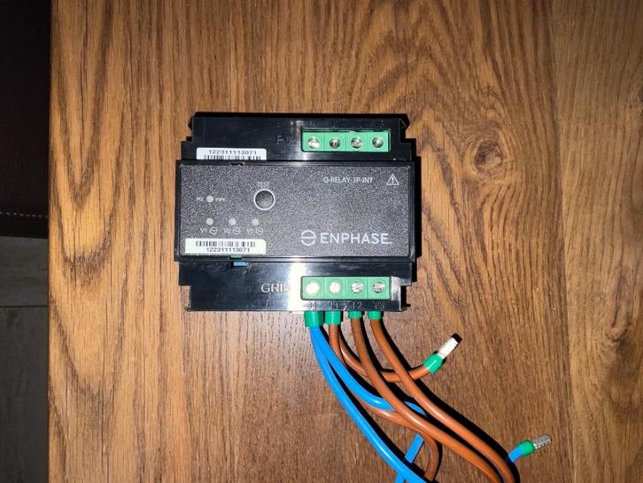 Enphase Micro-omvormer, Q-relais 3fase en Envoy 5 standaard, Doe-het-zelf en Verbouw, Zonnepanelen en Toebehoren, Zo goed als nieuw