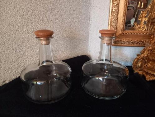 Twee glazen karaffen met afsluitdop , Antiek en Kunst, Antiek | Glas en Kristal, Ophalen of Verzenden