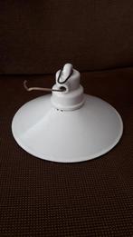 ANTIEKE EMAILLE LAMP MET PORSELEINEN FITTING, Antiek en Kunst, Antiek | Lampen, Ophalen of Verzenden