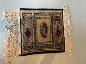 Perzisch kleedje tafel vintage  40cm x 38cm beschikbaar voor biedingen