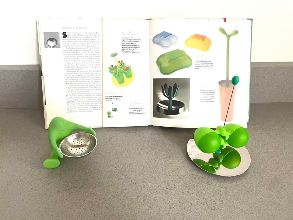 Alessi design , peper & zoutstel, theezakjeshouder + boekje, Verzamelen, Ophalen of Verzenden, Gebruikt