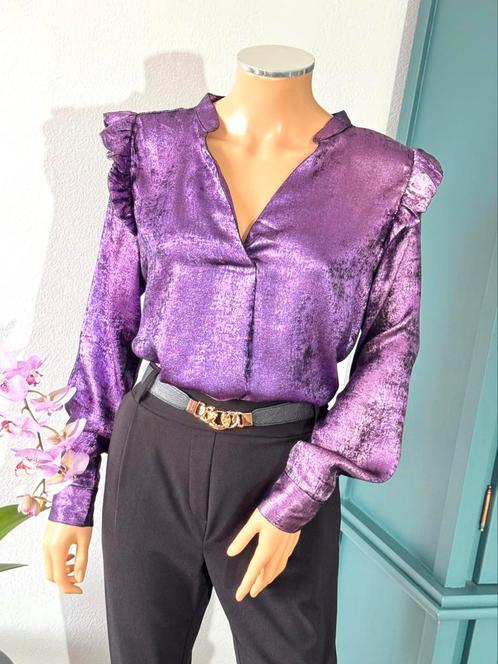 KILKY top maat M - glans - paars, Kleding | Dames, Tops, Zo goed als nieuw, Maat 38/40 (M), Paars, Lange mouw, Ophalen of Verzenden
