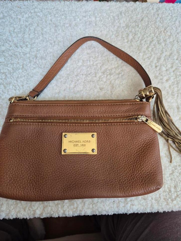 Michael Kors tas! Makeup, kleding, tassen, schoenen enz., Sieraden, Tassen en Uiterlijk, Tassen | Damestassen, Gebruikt, Schoudertasje
