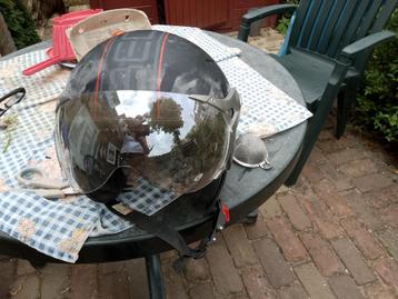 Fiets Helm.  Begon maat xl spiegel klep beschikbaar voor biedingen