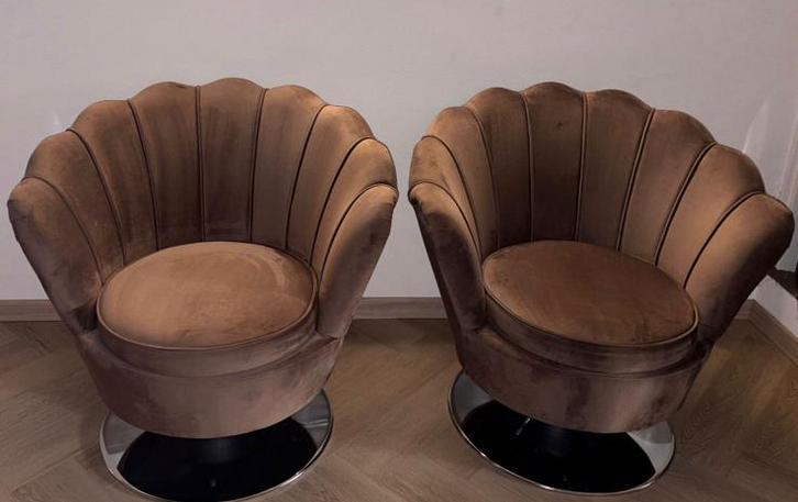 2 mooie schelp vormige draaiendefauteuil suede van stof, Huis en Inrichting, Woonaccessoires | Schalen en Manden, Zo goed als nieuw