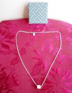 AVON ketting met hanger. Kubus. In orig. doos. Jaren '70, Nieuw, Ophalen of Verzenden, Zilver, Overige materialen