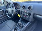 Audi A3 1.6 Attraction Airco Cruise Lm velgen, Voorwielaandrijving, Gebruikt, 4 cilinders, Zwart