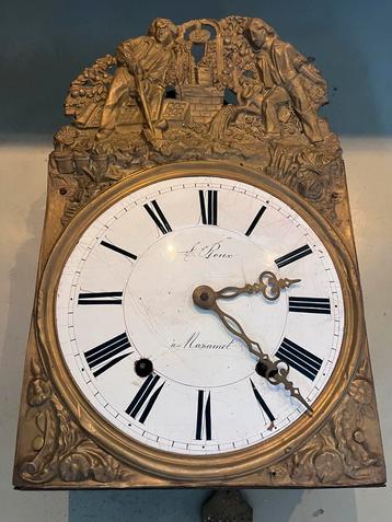 Franse hangklok beschikbaar voor biedingen