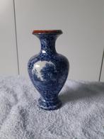 vaasje 1920 Villeroy Boch oud gemerkt blauw / wit 17 cm hoog, Antiek en Kunst, Ophalen of Verzenden