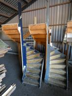 Houten linksdraaiende trap (280 cm hoog), Doe-het-zelf en Verbouw, Ladders en Trappen, Ophalen, Gebruikt, Trap, 2 tot 4 meter