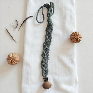 Speenkoord macrame khaki beschikbaar voor biedingen