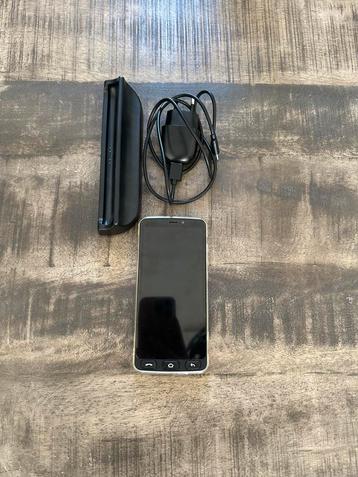 Senioren smartphone  beschikbaar voor biedingen