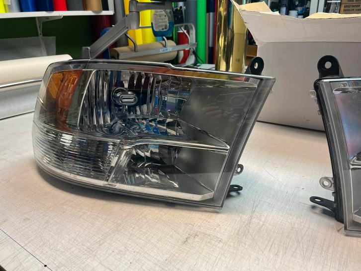Dodge RAM 1500 Koplamp 2014+ - Goede Staat!, Auto-onderdelen, Verlichting, Dodge, Gebruikt, Ophalen of Verzenden