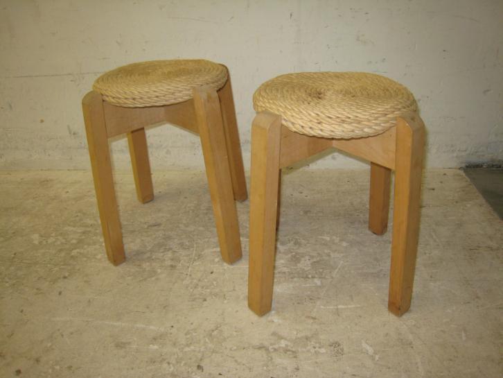 Twee vintage Scandinavische krukjes, Huis en Inrichting, Barkrukken, Gebruikt