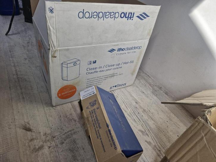 Itho Daalderop Boiler + Aansluitset - Nieuw!, Doe-het-zelf en Verbouw, Geisers en Boilers, Nieuw, Boiler, Aardgas, Minder dan 20 liter