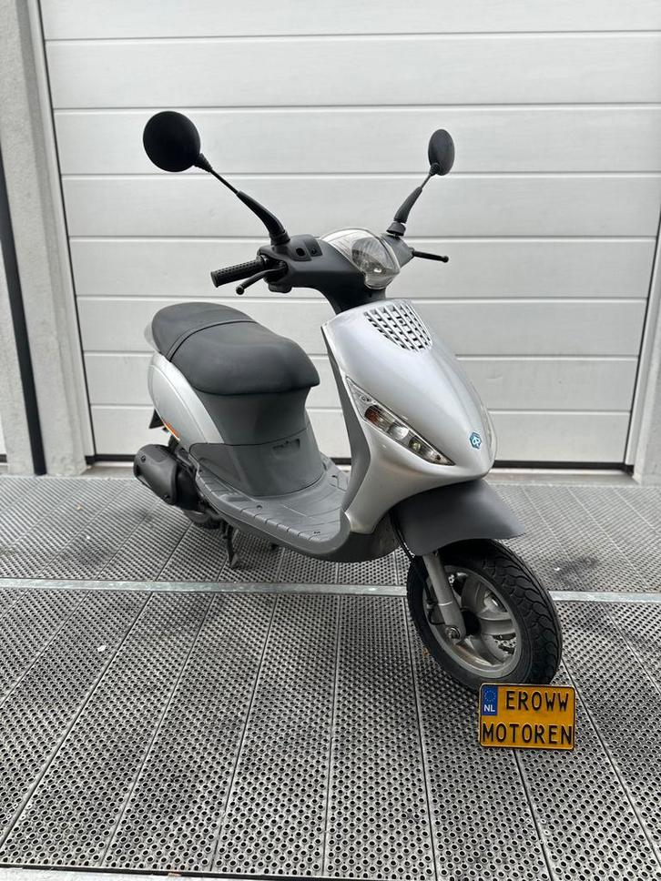 PIAGGIO ZIP 125cc 4T A1 (172cc 180cc skr zip tph runner), Fietsen en Brommers, Scooters | Piaggio, Zo goed als nieuw, Zip, Benzine