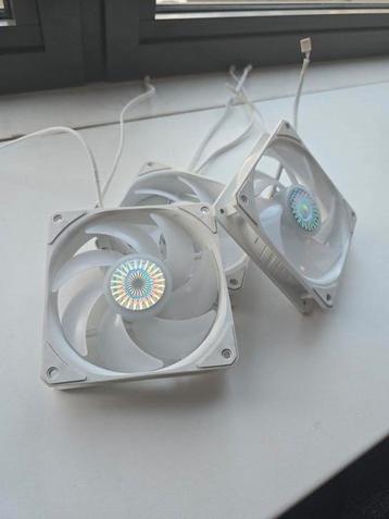 Coolermaster Sickleflow 120mm RGB + Fan Hub beschikbaar voor biedingen