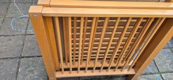 Houten Baby Ledikant beschikbaar voor biedingen