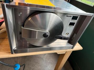 Inbouw stoomoven van Miele (type DG 4064), beschikbaar voor biedingen