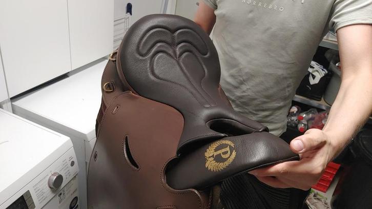 Podium Trek zadel bruinleer, Dieren en Toebehoren, Paarden en Pony's | Zadels, Zo goed als nieuw, Overige soorten, Ophalen of Verzenden