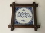 Tegel spreuk Delfts blauw in houten lijst, Ophalen of Verzenden